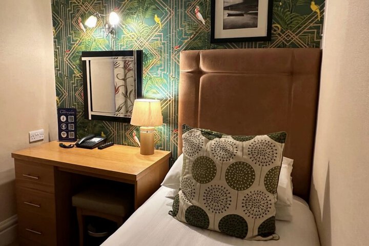 Room 66 of 146