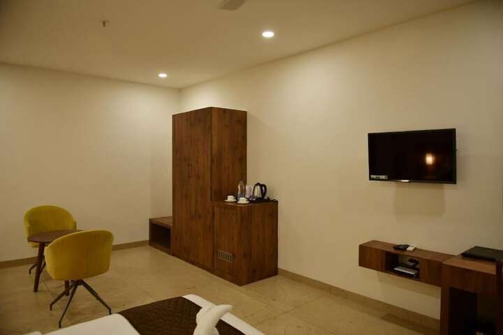 Room 3 of 9