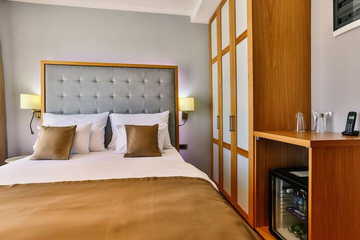 Room 4 of 36