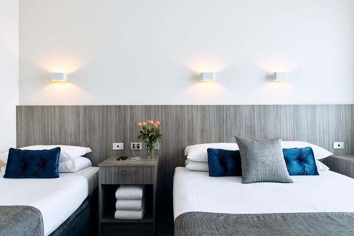 Room 6 of 25