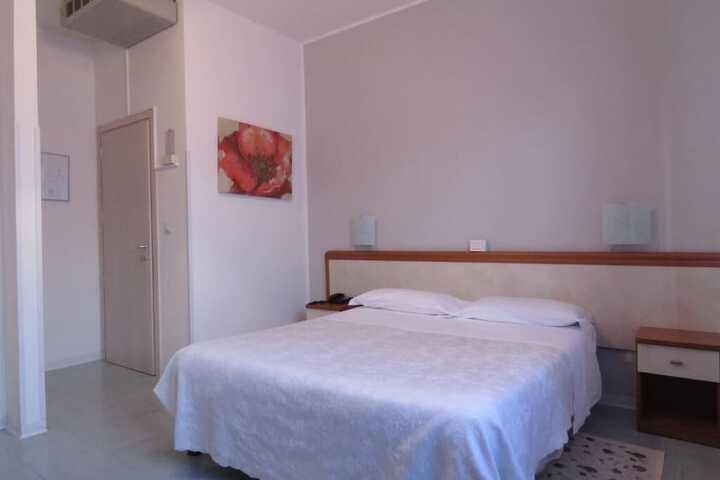 Room 4 of 38