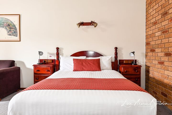 Room 10 of 32