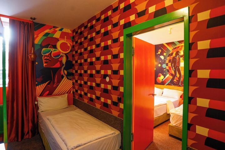 Room 15 of 18