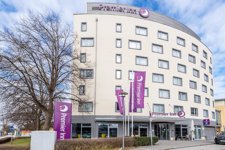 Hotel Entry