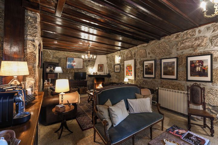Room 9 of 23