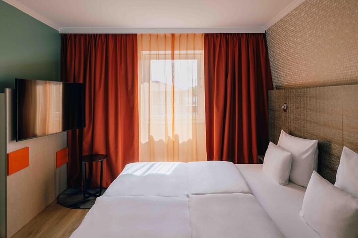 Room 6 of 38
