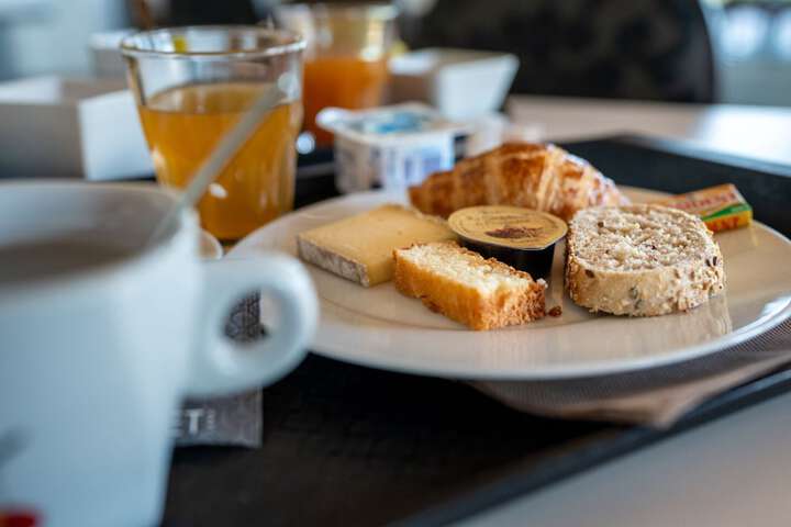 Breakfast/Coffee Service 24 of 38