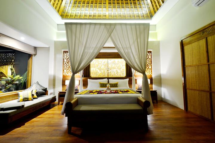Room 6 of 63