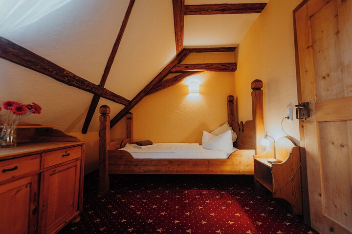 Room 24 of 85