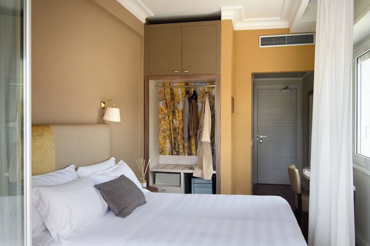 Room 7 of 57
