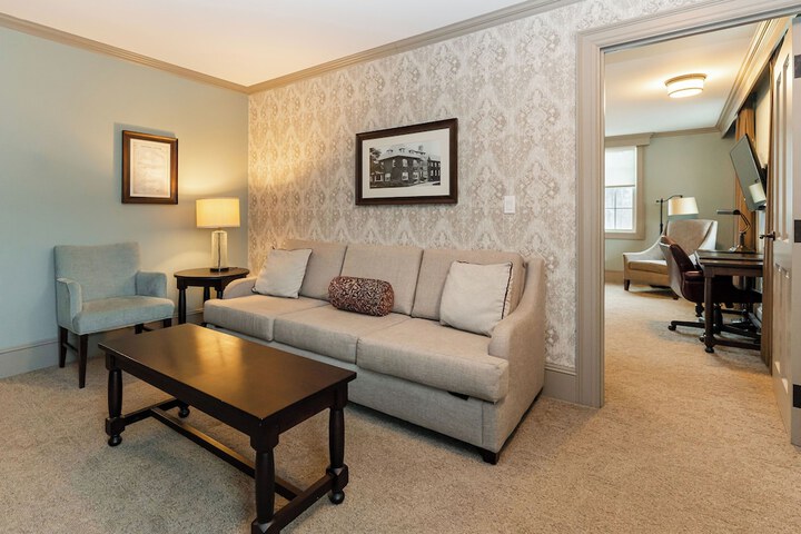 Premier King Bed Hill View (20 of 30)