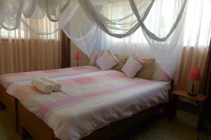 Room 4 of 43