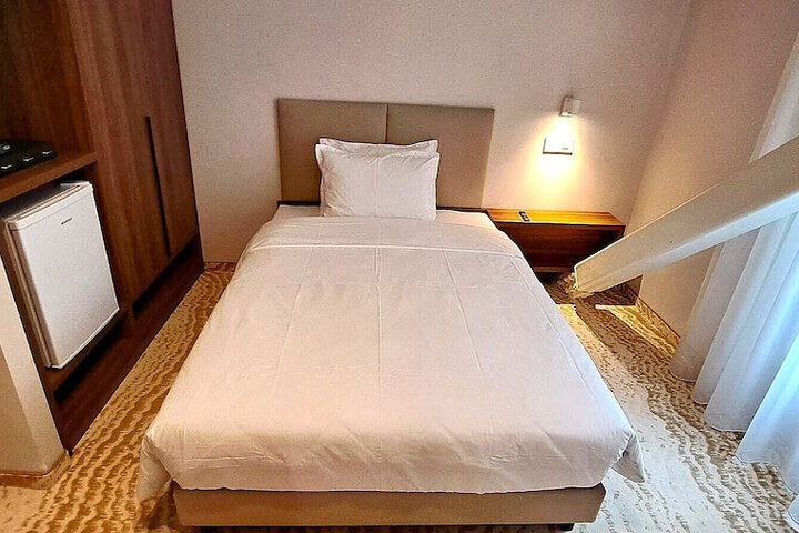 Room 14 of 36