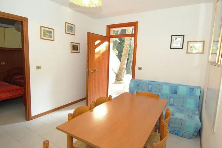 Room 5 of 14