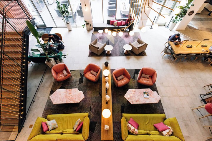 Lobby lounge