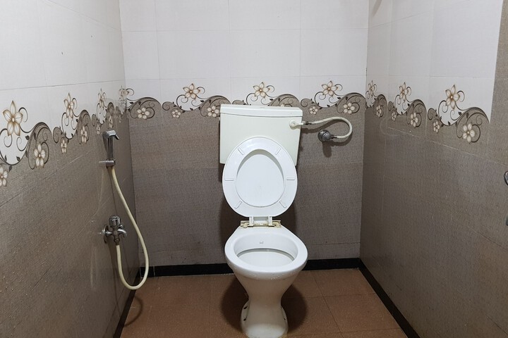 Room 5 of 16