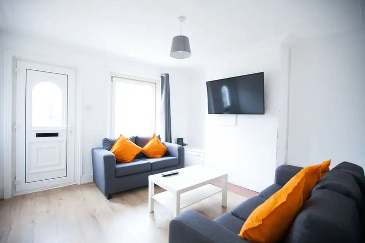 Room 4 of 15
