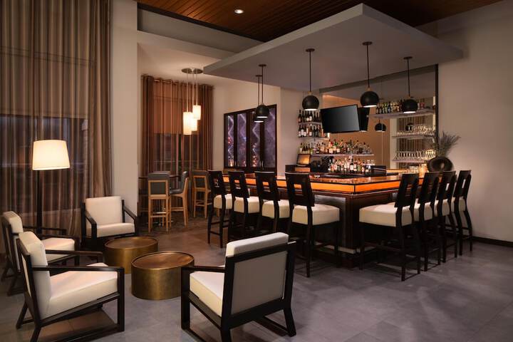 Lounge 45 of 60