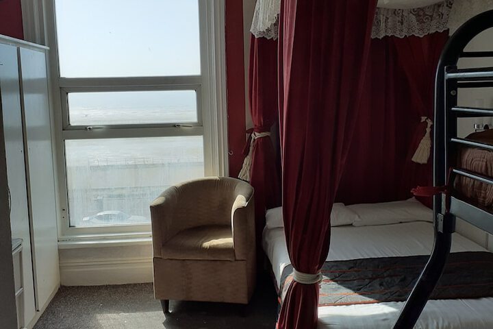 Room 5 of 42