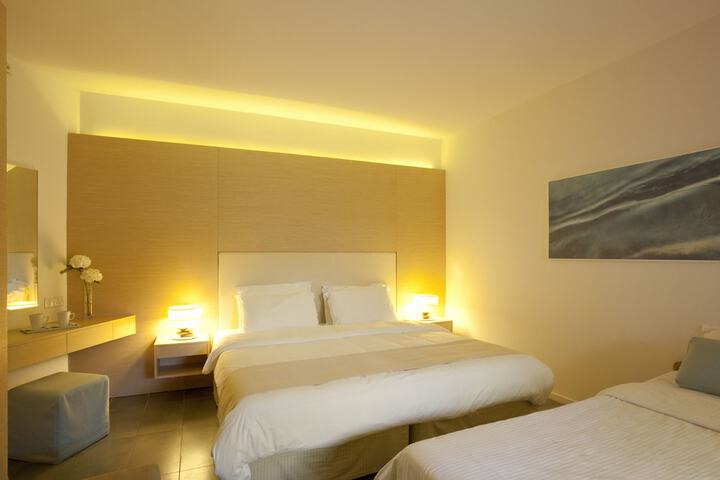 Room 33 of 109