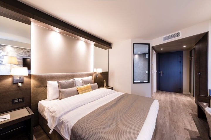 Room 5 of 32