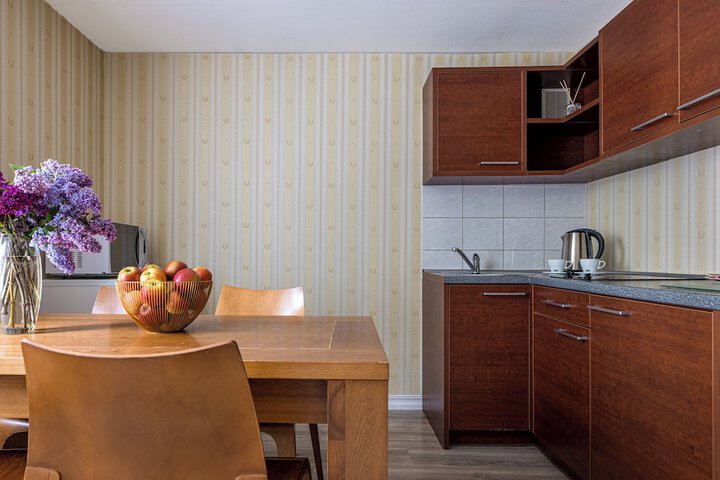 Room 44 of 214
