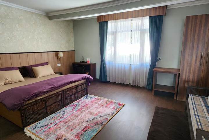 Room 9 of 20