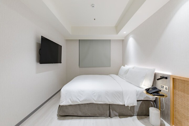 Room 8 of 50