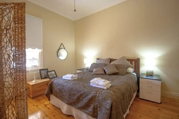 Room 4 of 23