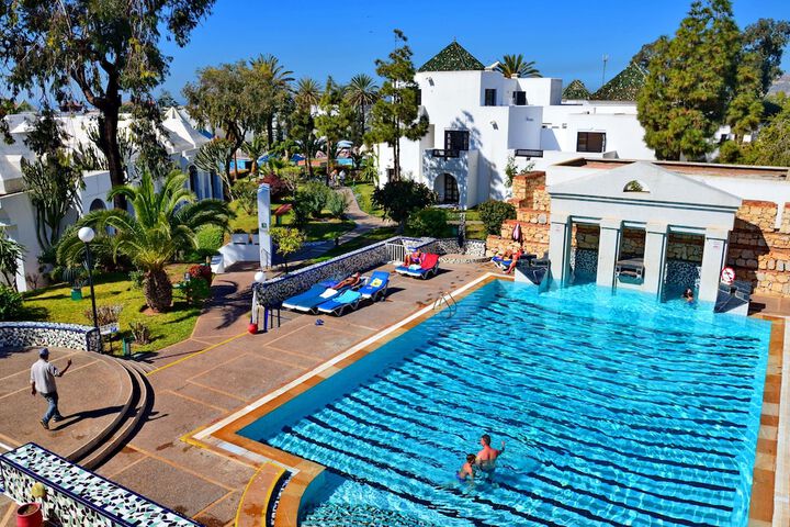 Hotel with Pool