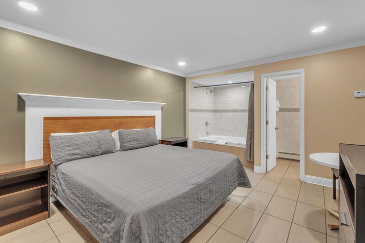 Room 10 of 29