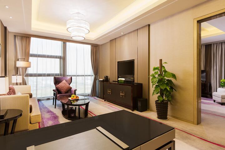 Room 10 of 43