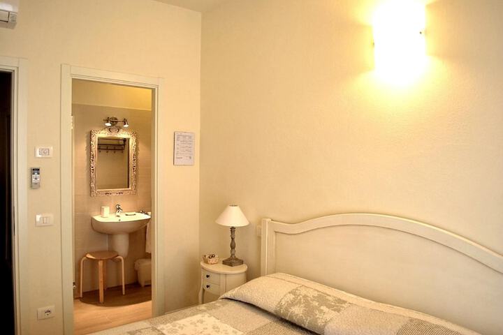Room 13 of 60