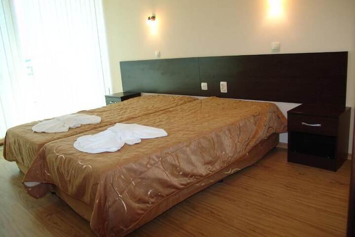 Room 3 of 16