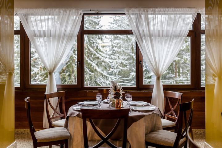 Dining 66 of 146