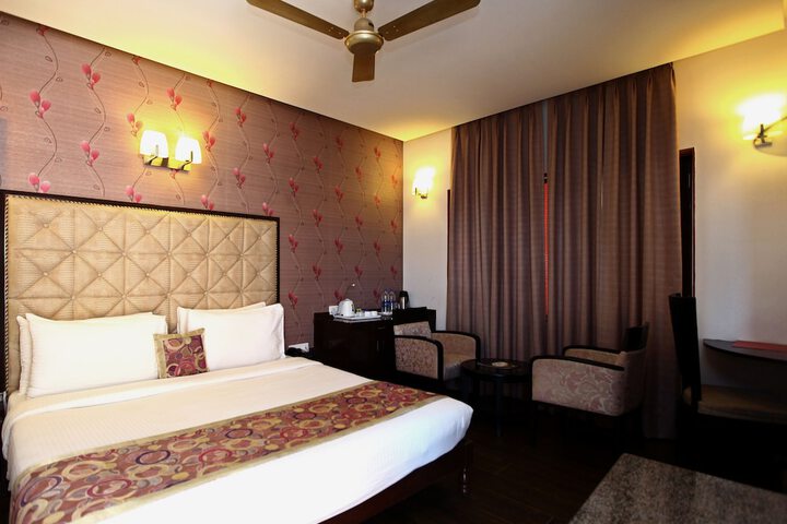 Room 6 of 24