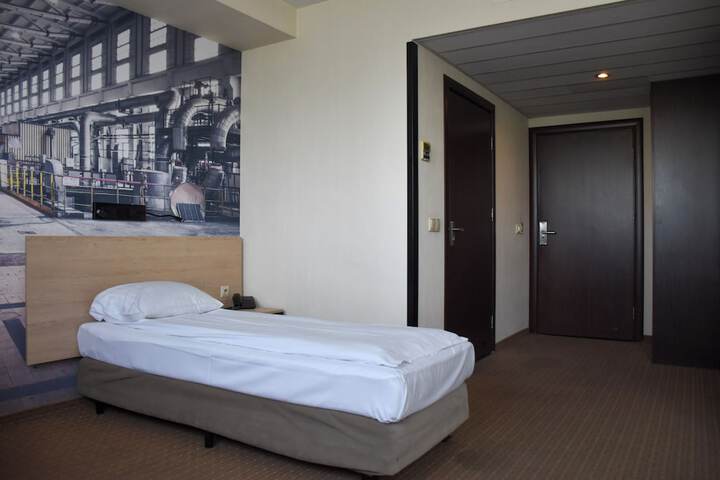 Room 25 of 51