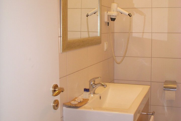 Room 21 of 31
