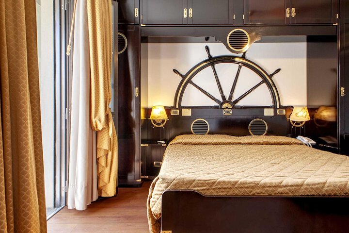 Room 5 of 30