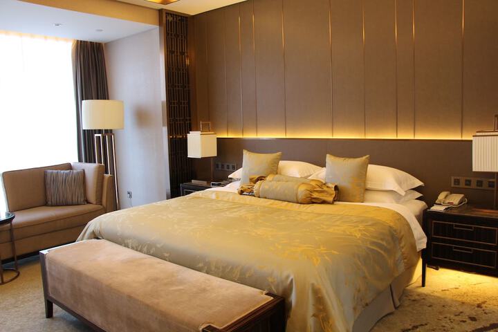 Room 15 of 77