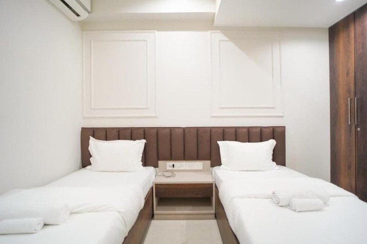 Room 13 of 24