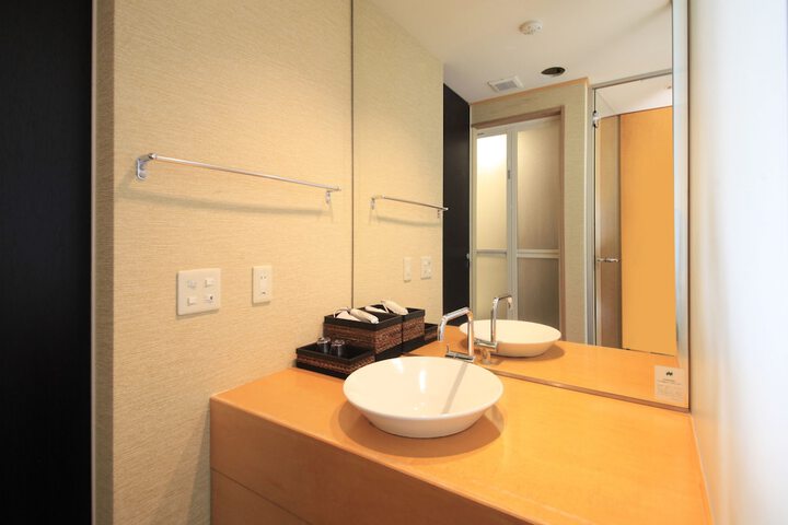 Room 9 of 115