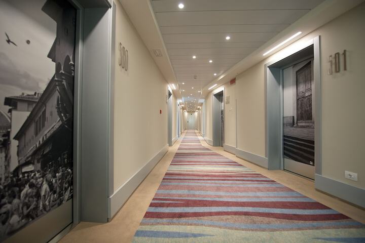 Ballroom/Hall 70 of 99