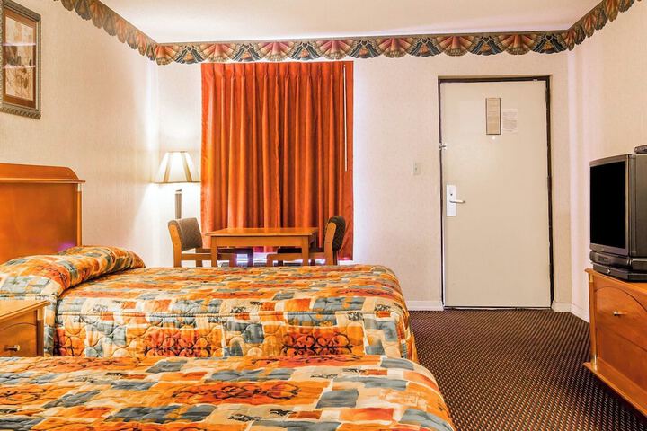 Room 11 of 28