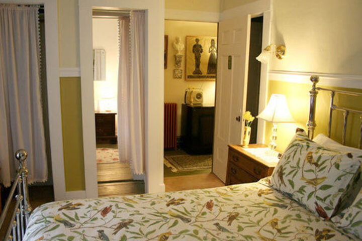 Room 4 of 18