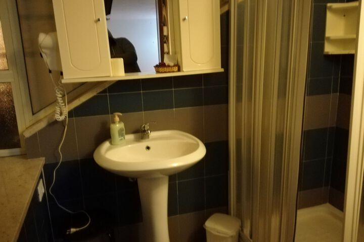 Room 8 of 38