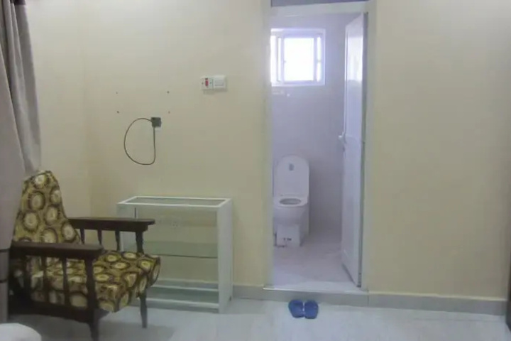 Room 9 of 15