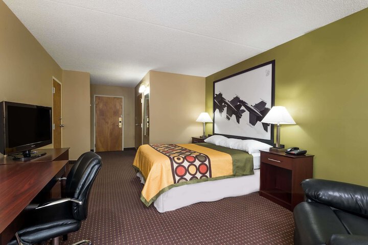 Queen Bed Accessible (1 of 5)