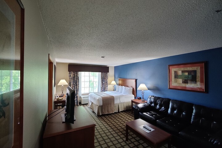 2 Queen Beds (2 of 32)