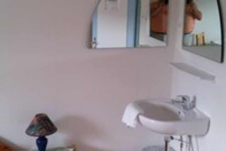 Room 25 of 42